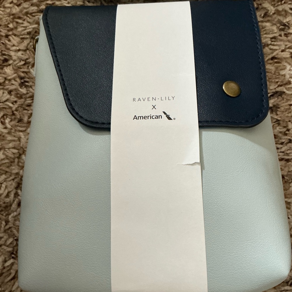 AA Business class amenity bags - Picture 3 of 4